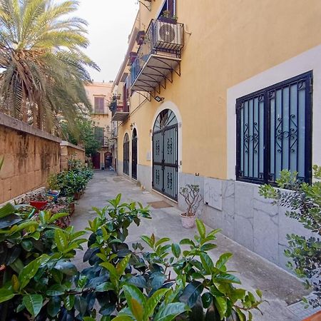 Cortile Dei Giusti - Combo Guesthouse Palermo Exterior foto